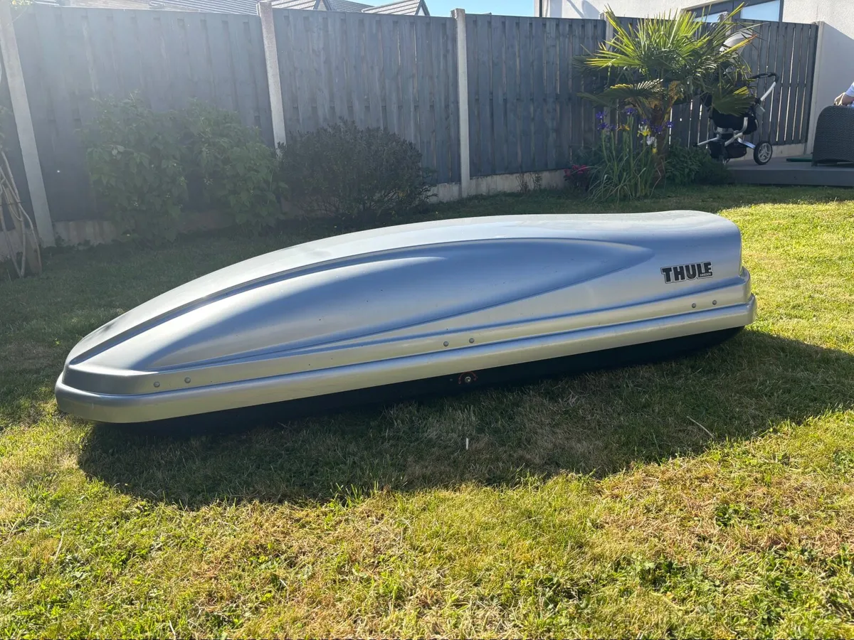 Thule roof box - Image 1