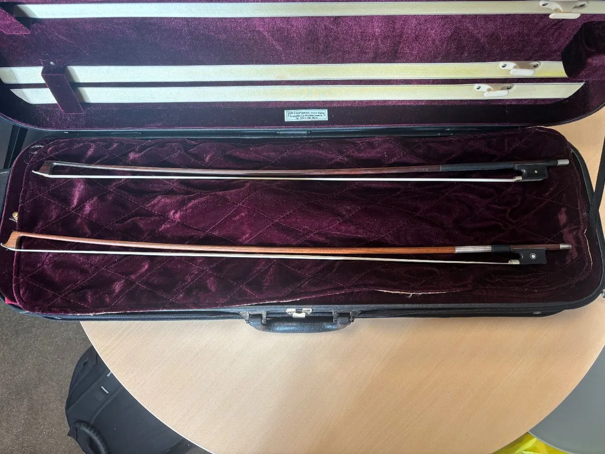 Violin case + bows and accessories - Image 2