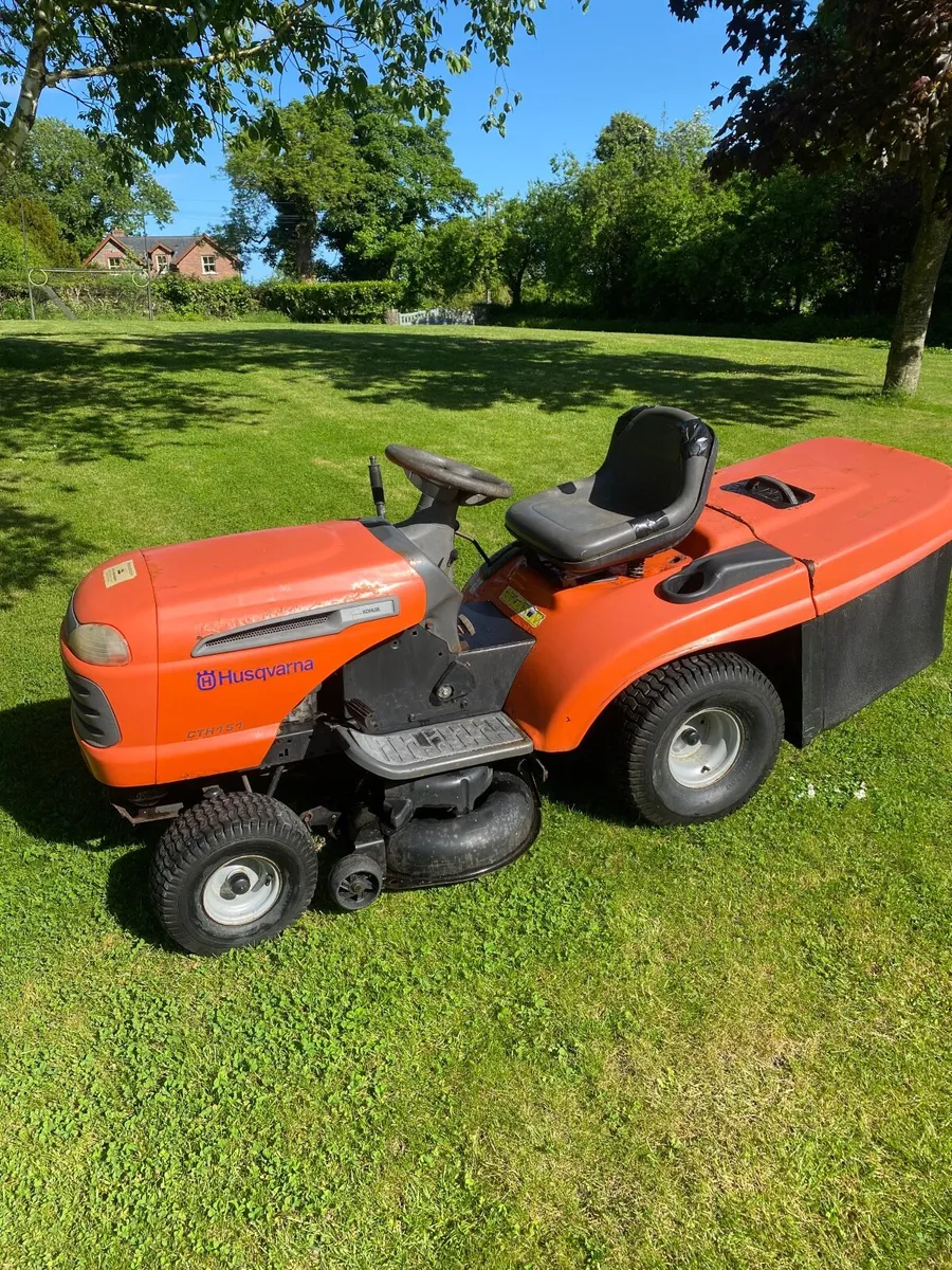 Ride on lawnmower - Image 1