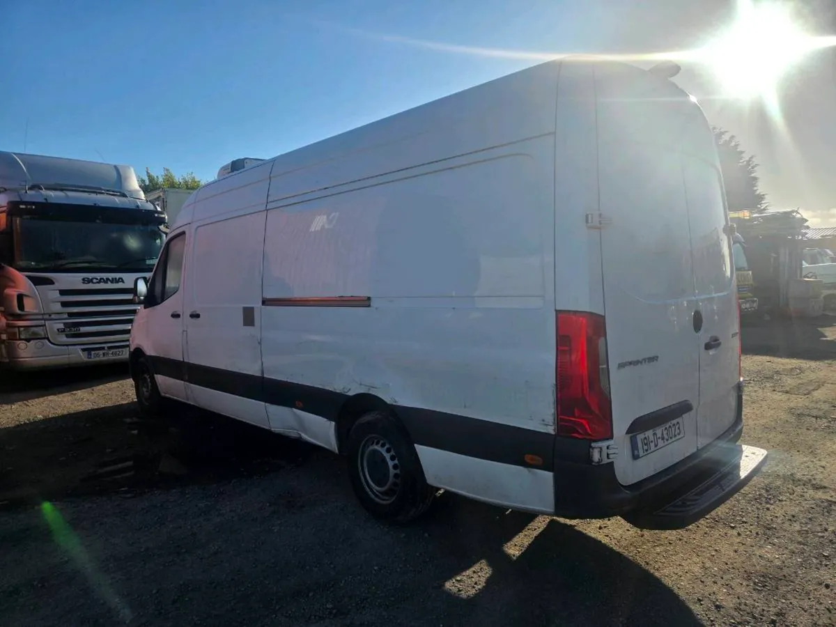 2019 mercedes sprinter fridge - Image 3