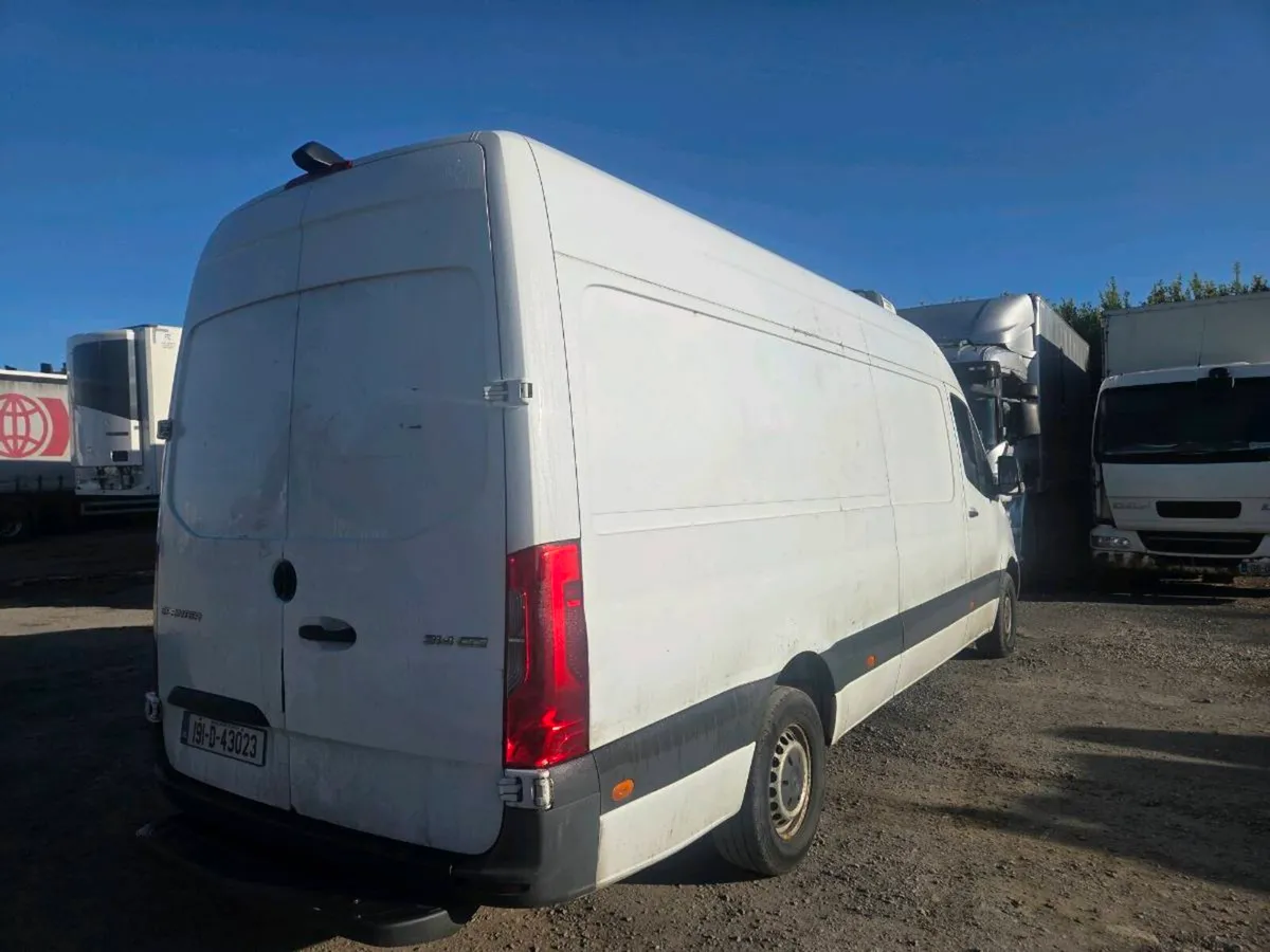 2019 mercedes sprinter fridge - Image 4