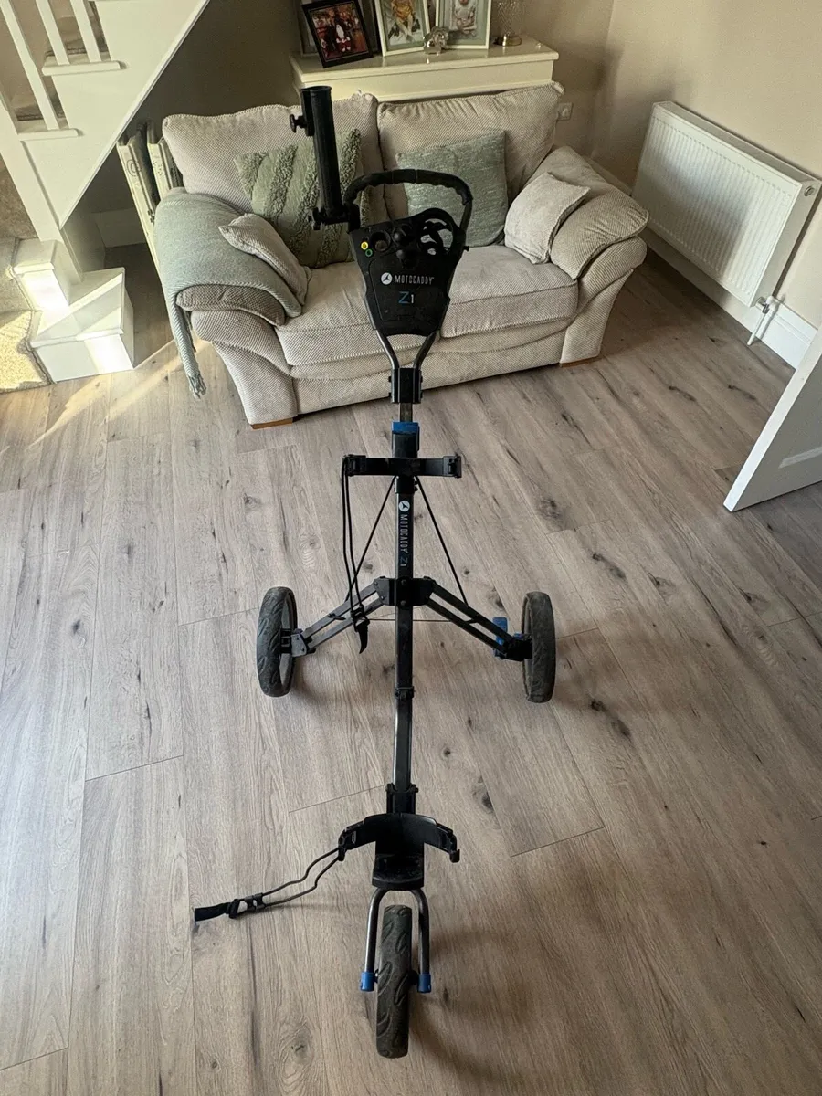 Motocaddy push trolly and bag - Image 3