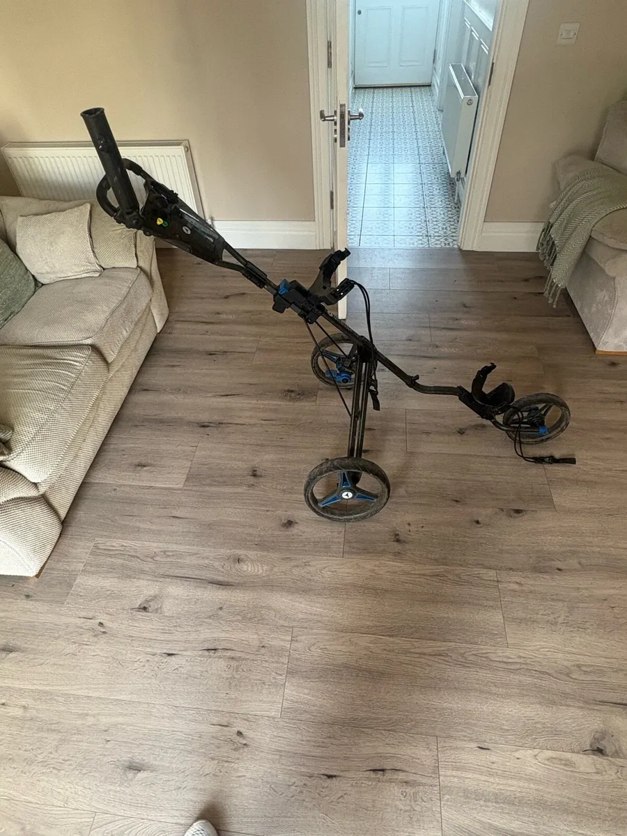 Motocaddy push trolly and bag - Image 4