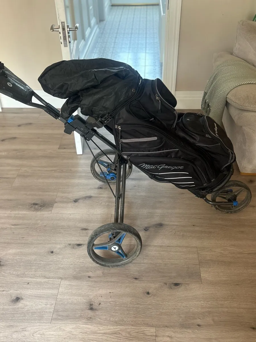 Motocaddy push trolly and bag - Image 1