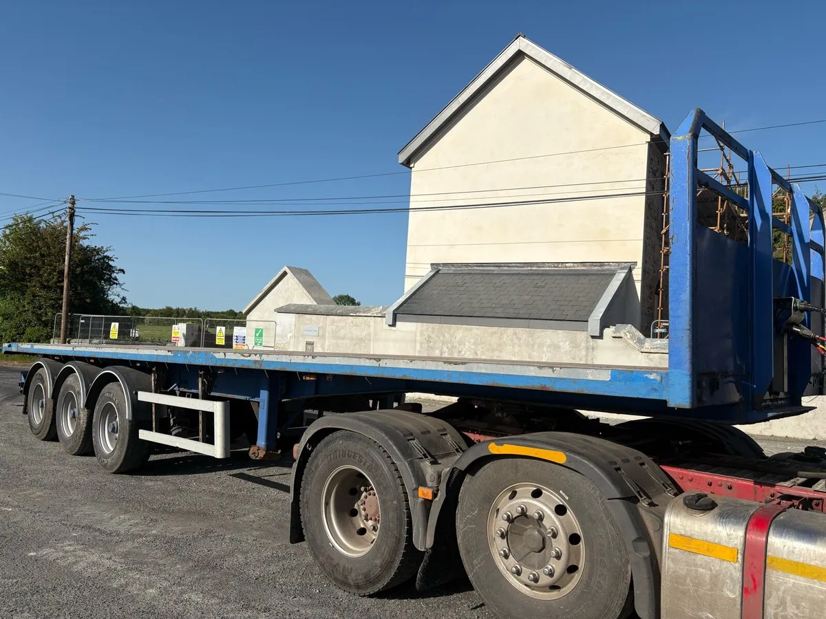 Sdc 36’ moffett trailer - Image 3