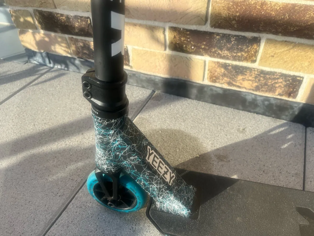 Kids stunt scooter - Image 4