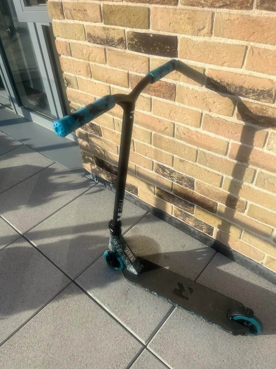 Kids stunt scooter - Image 2