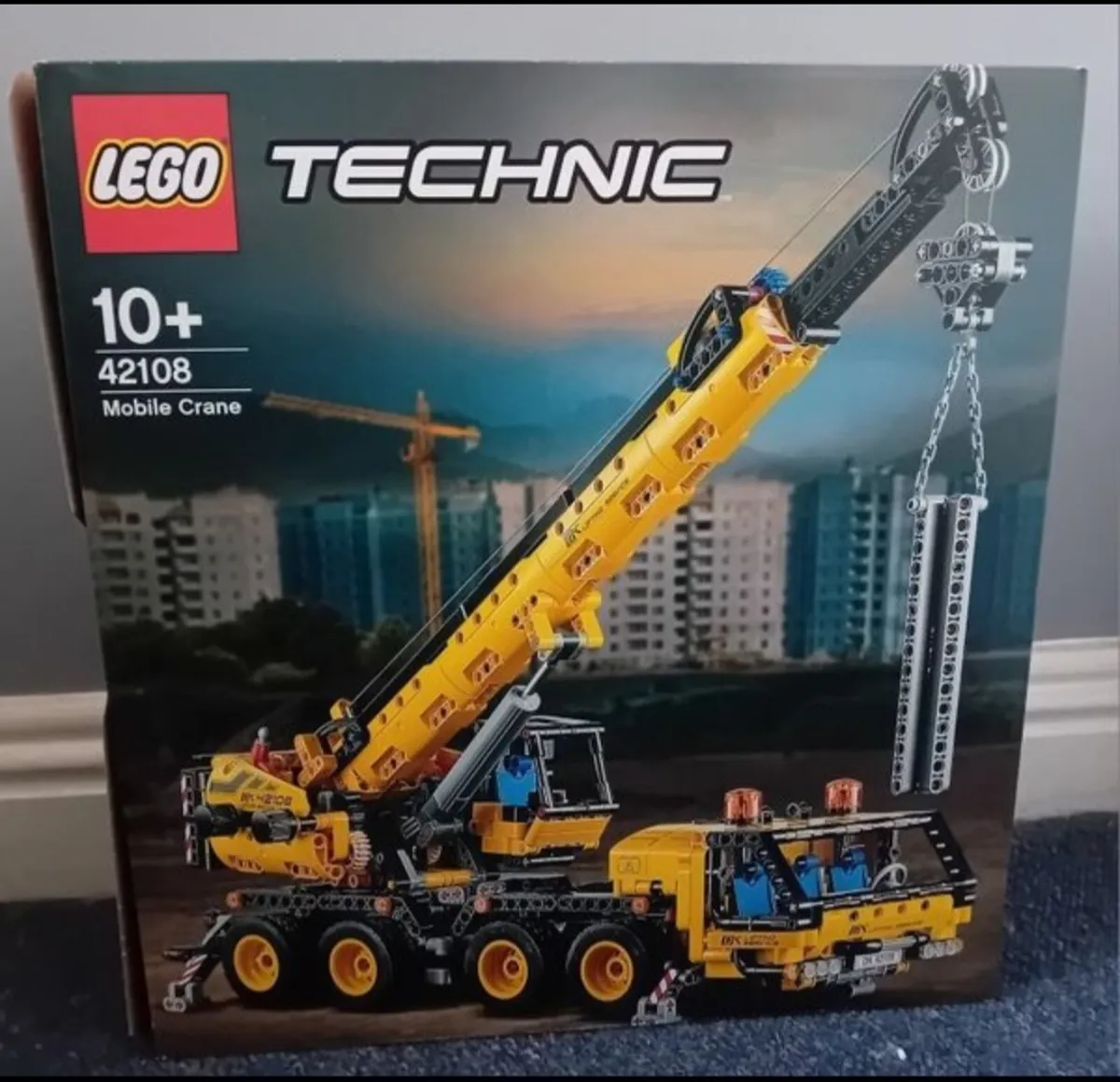 Lego Mobile Crane 42108 - Image 1