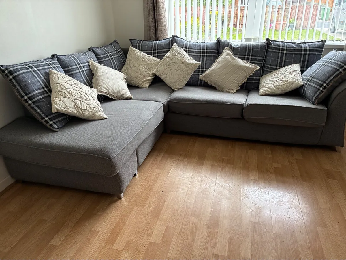 Conor couch - Image 1