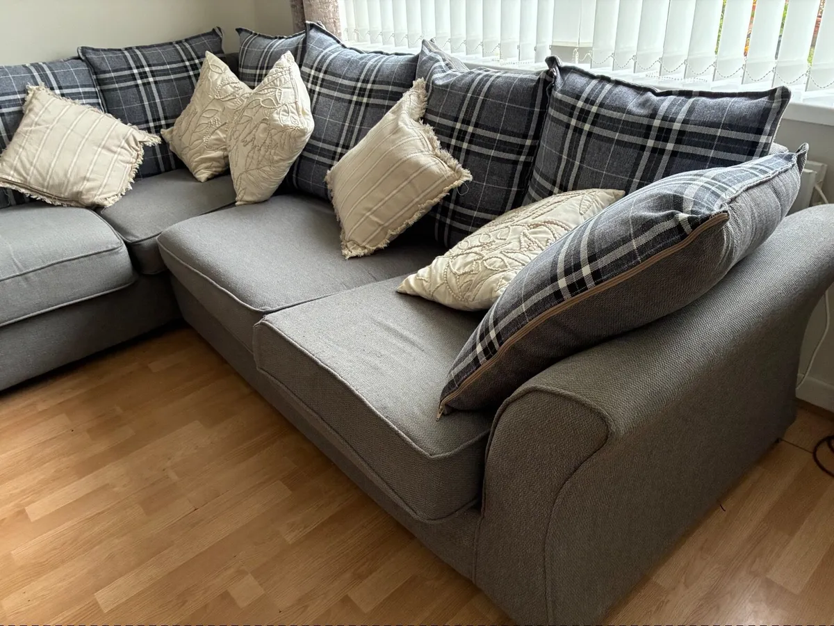 Conor couch - Image 2