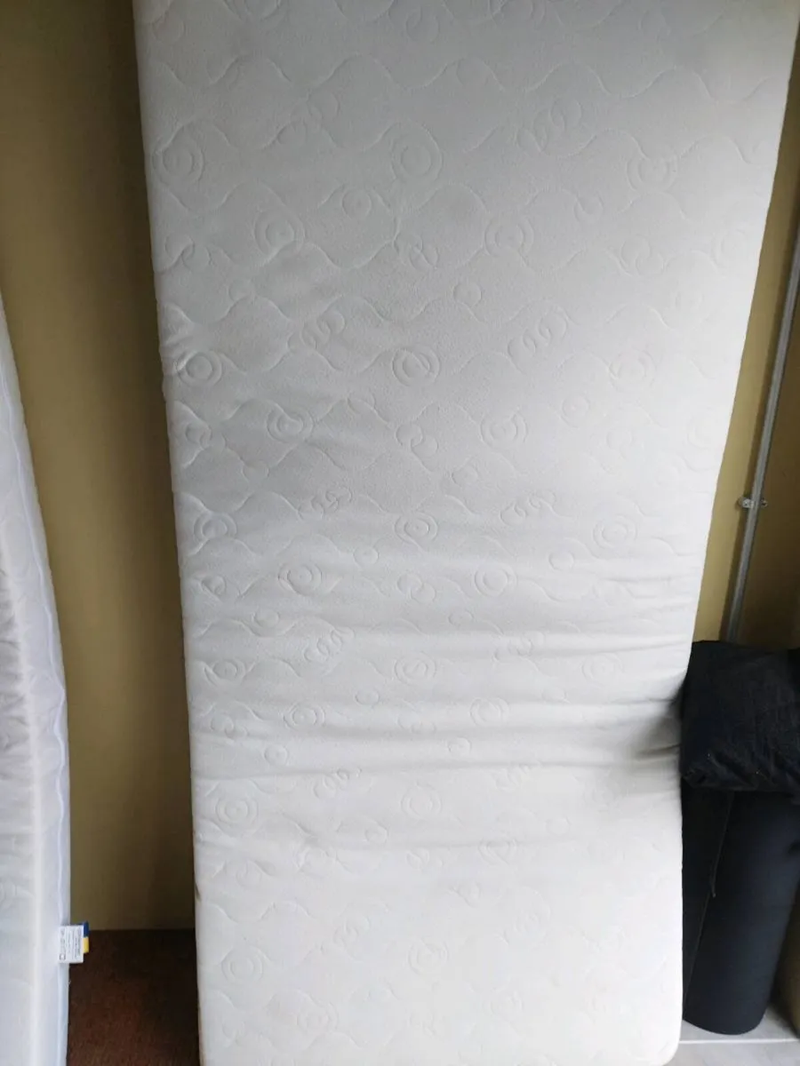 2 SINGLE MEMORY FOAM MATTRESSES - Image 3
