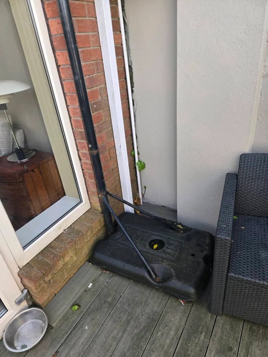Free ti take away - Basketball hoop and stand - Image 3
