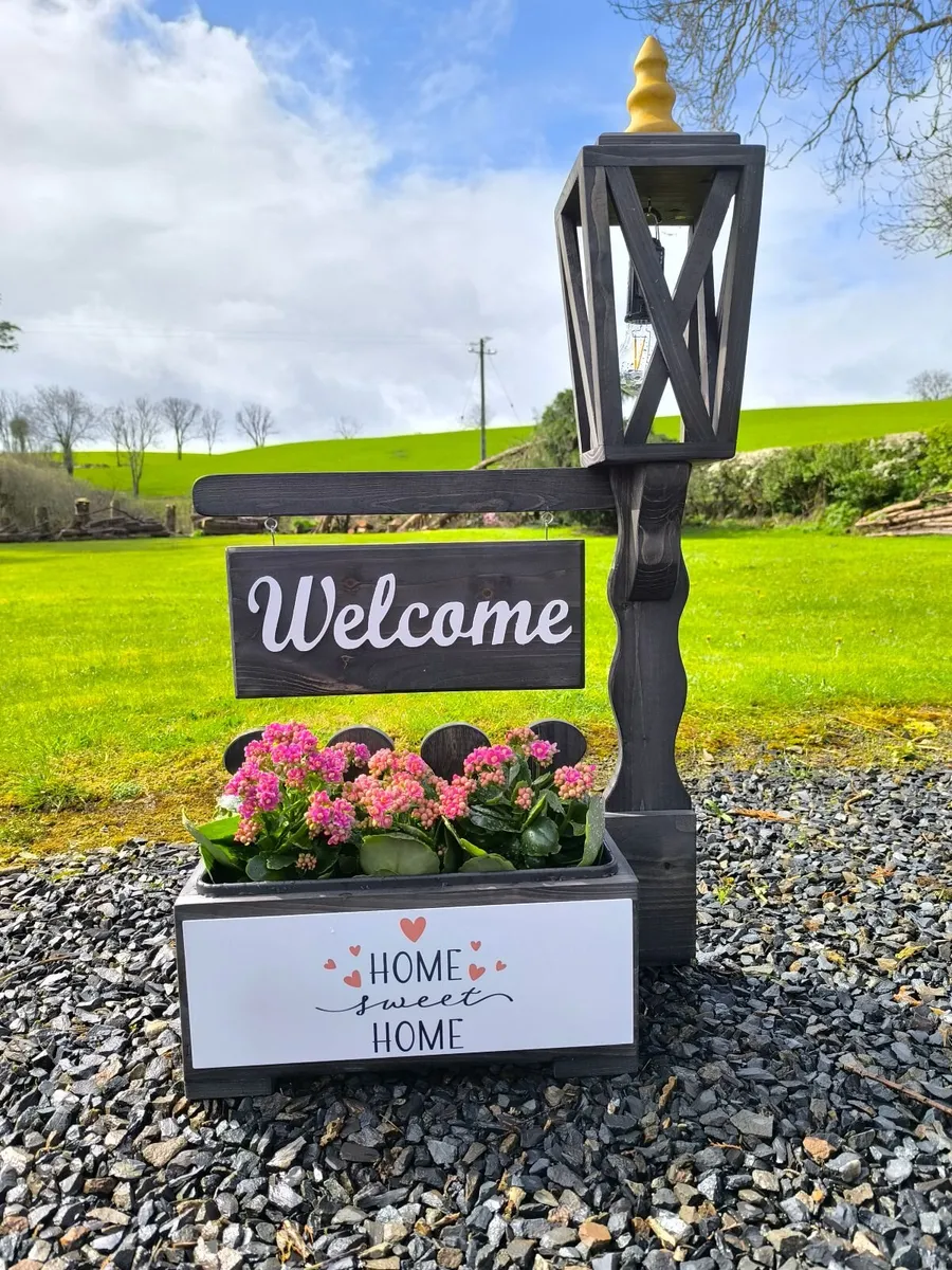 Personalised planter with lantern - Image 1