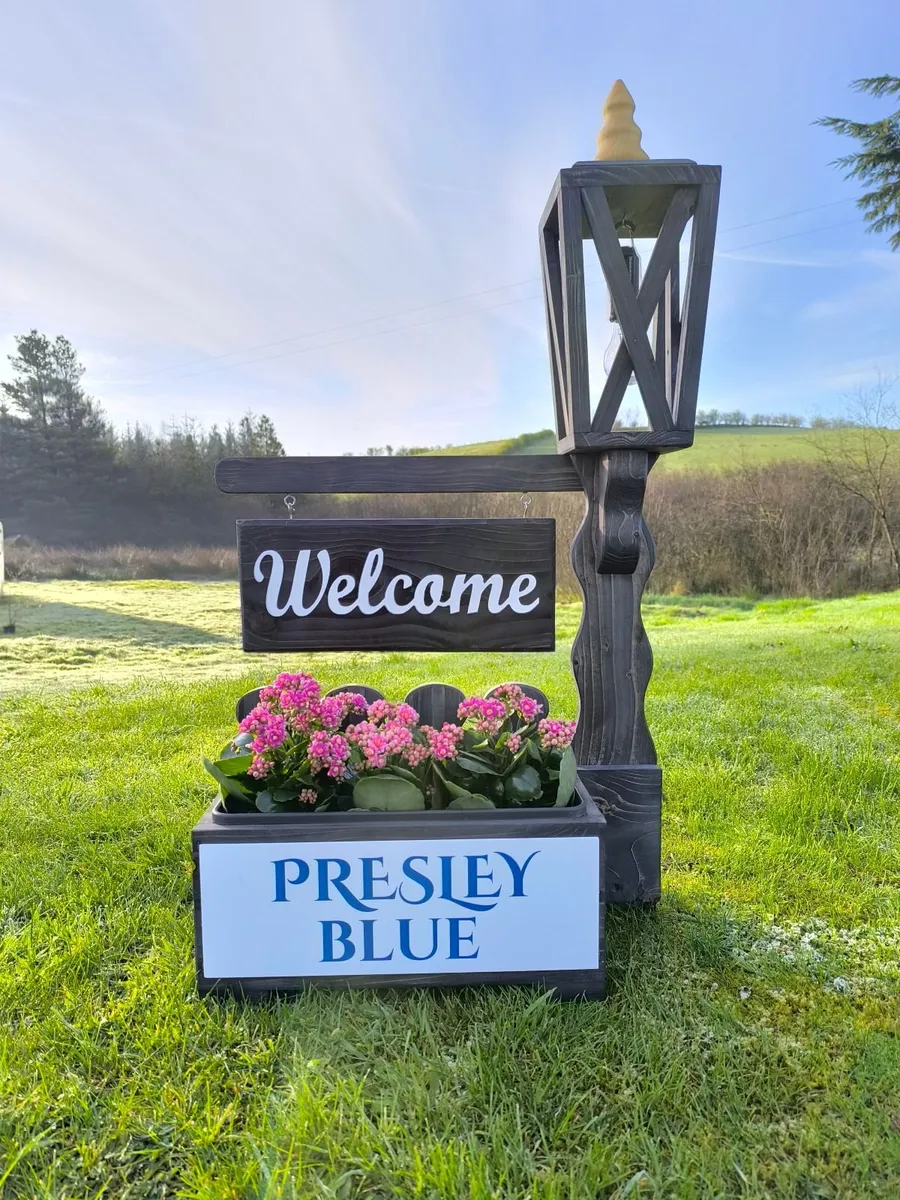 Personalised planter with lantern - Image 2