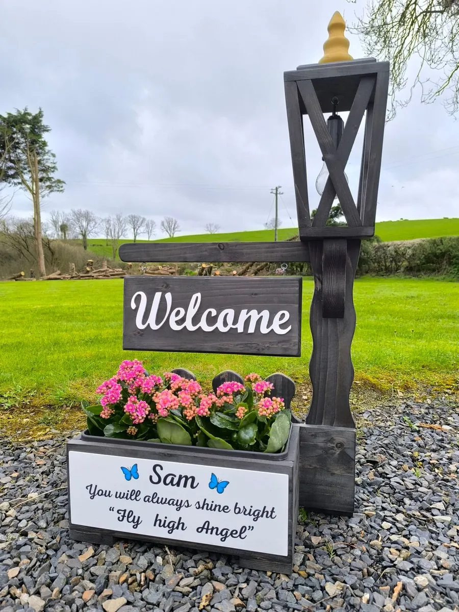 Personalised planter with lantern - Image 3