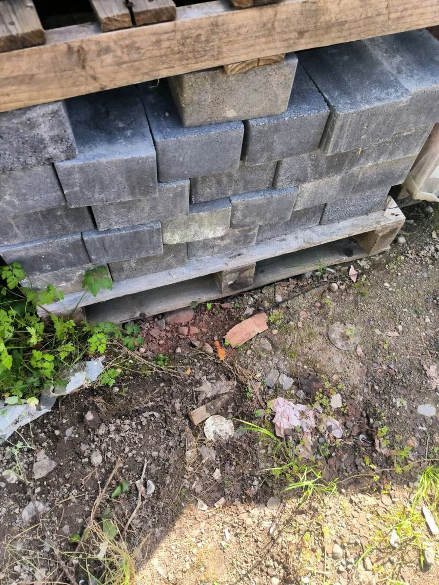 Kerbing blocks - Image 1