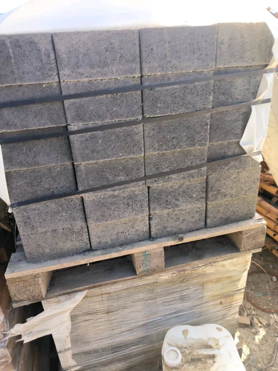 Kerbing blocks - Image 2