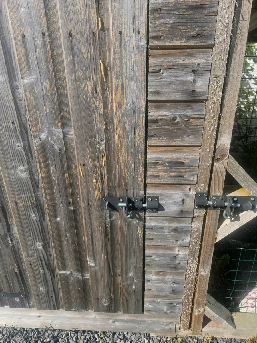 Dog run with sleeper box - Image 2