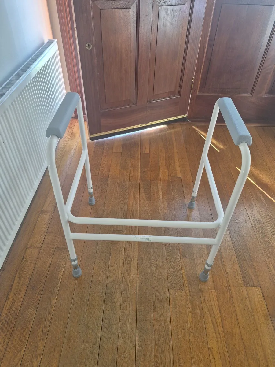 Toilet frame - Image 2