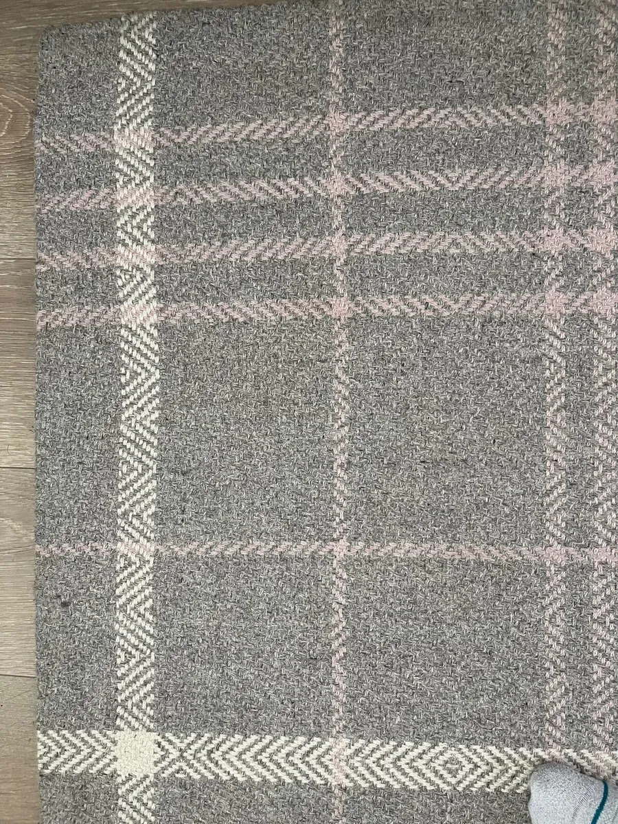 Large rectangular 100% wool rug 235 x 165cm in gre - Image 3