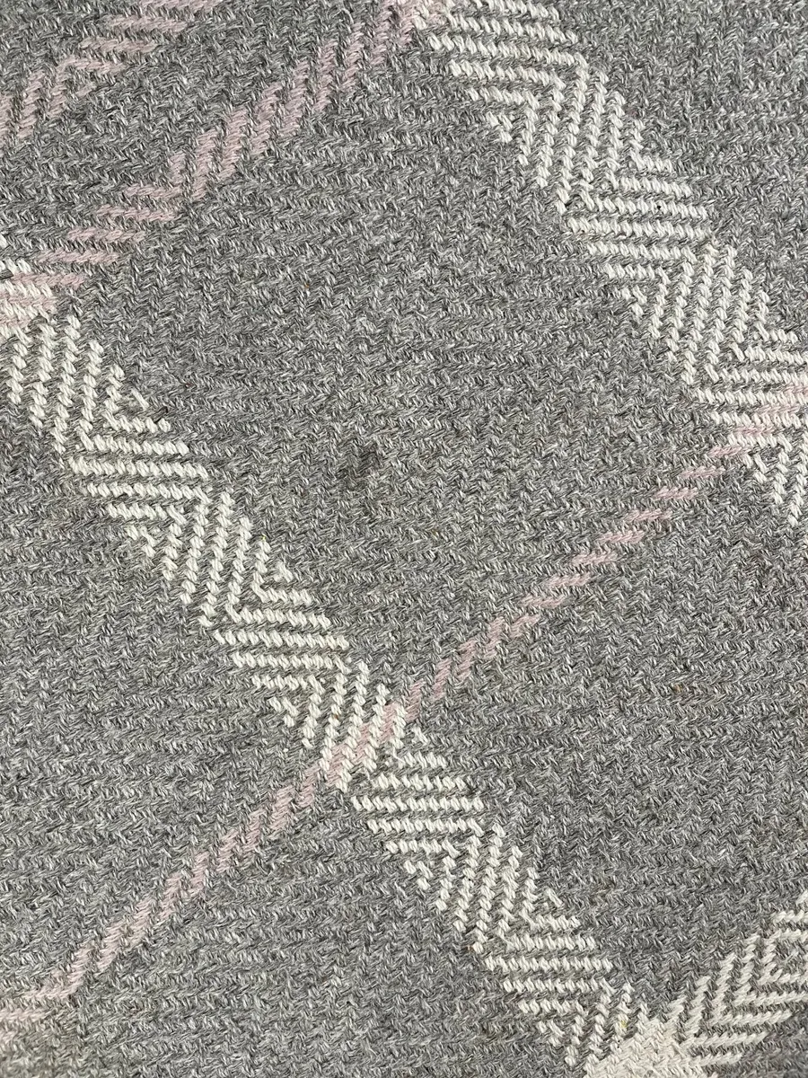 Large rectangular 100% wool rug 235 x 165cm in gre - Image 4
