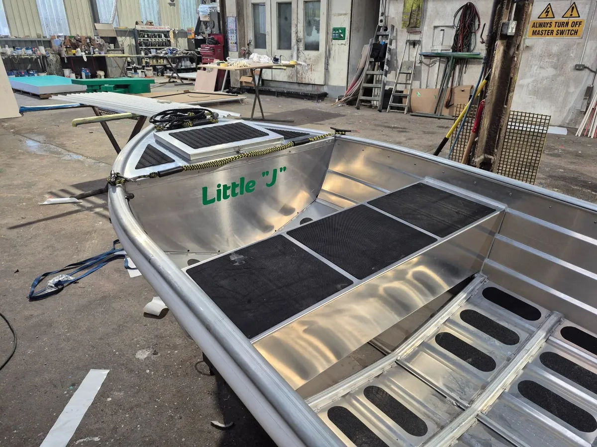 10 ft aluminum  boat - Image 2