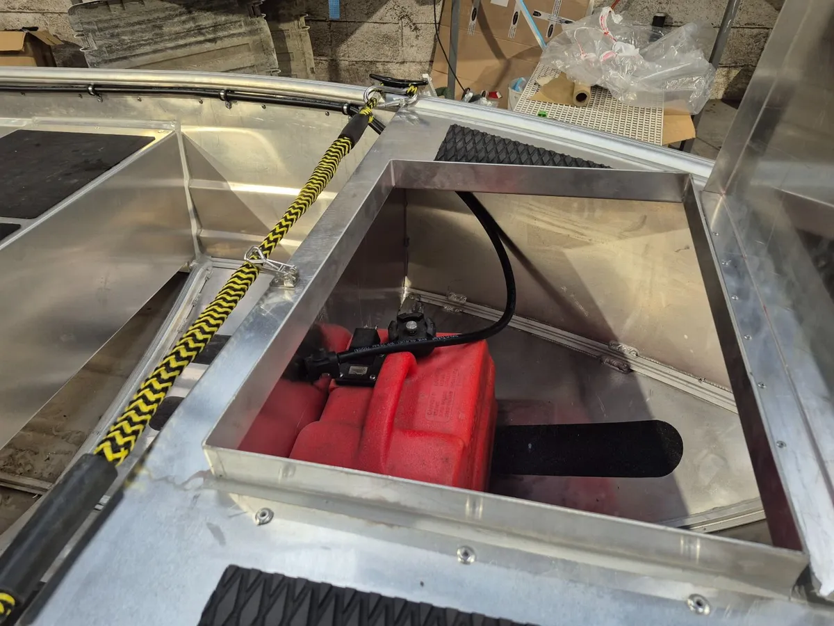 10 ft aluminum  boat - Image 3