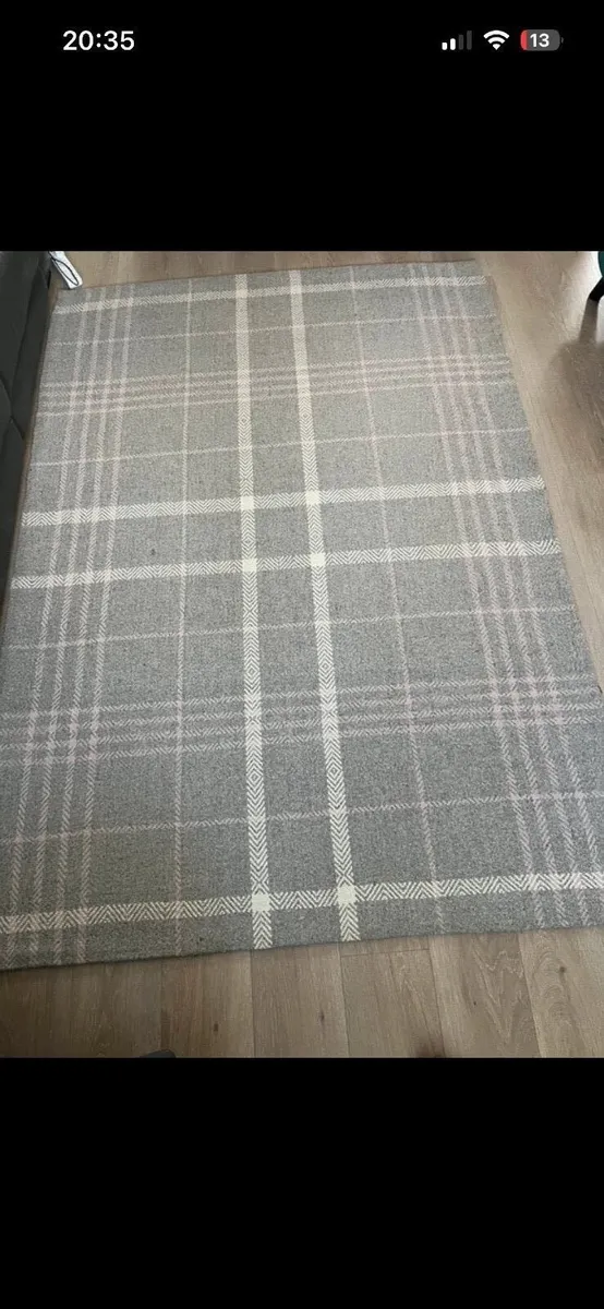 Large rectangular 100% wool rug 235 x 165cm in gre - Image 1