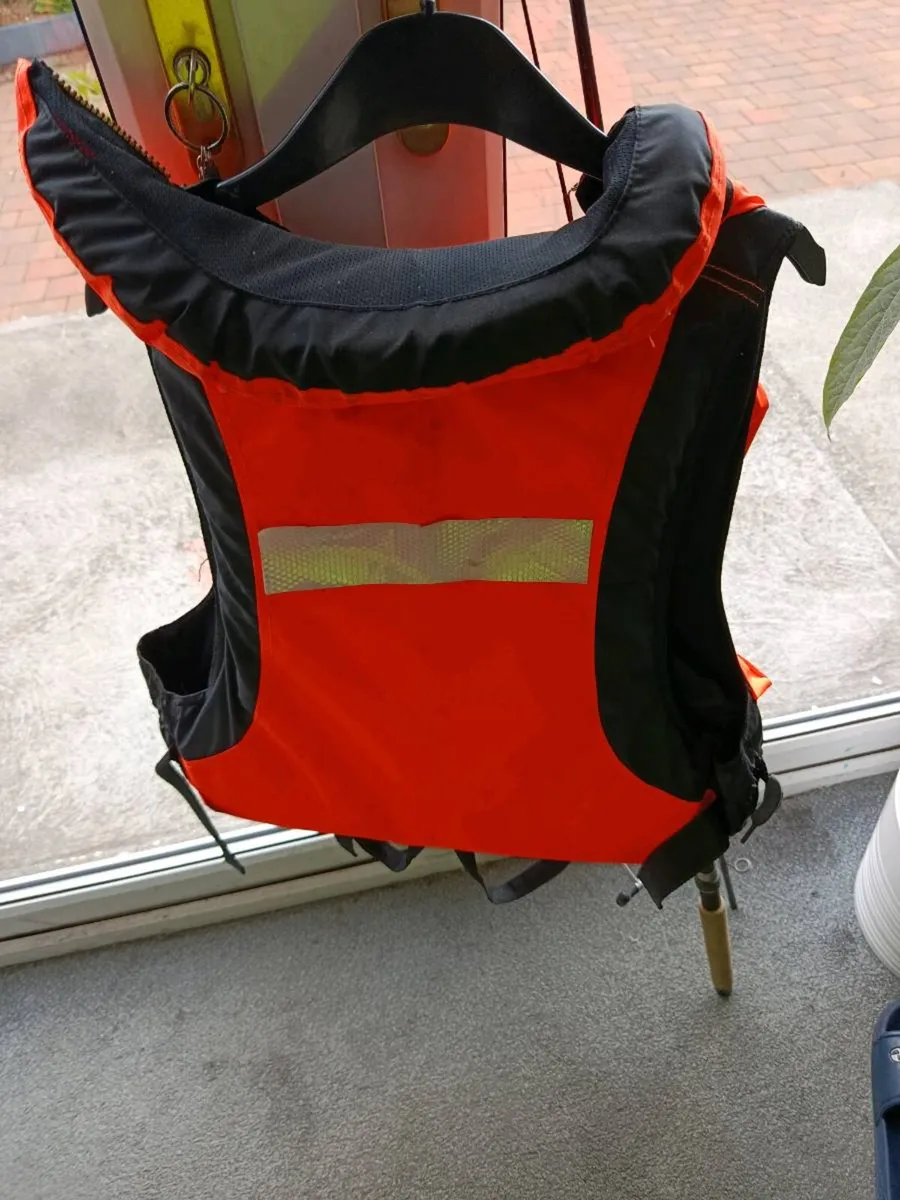 Life jackets - Image 3