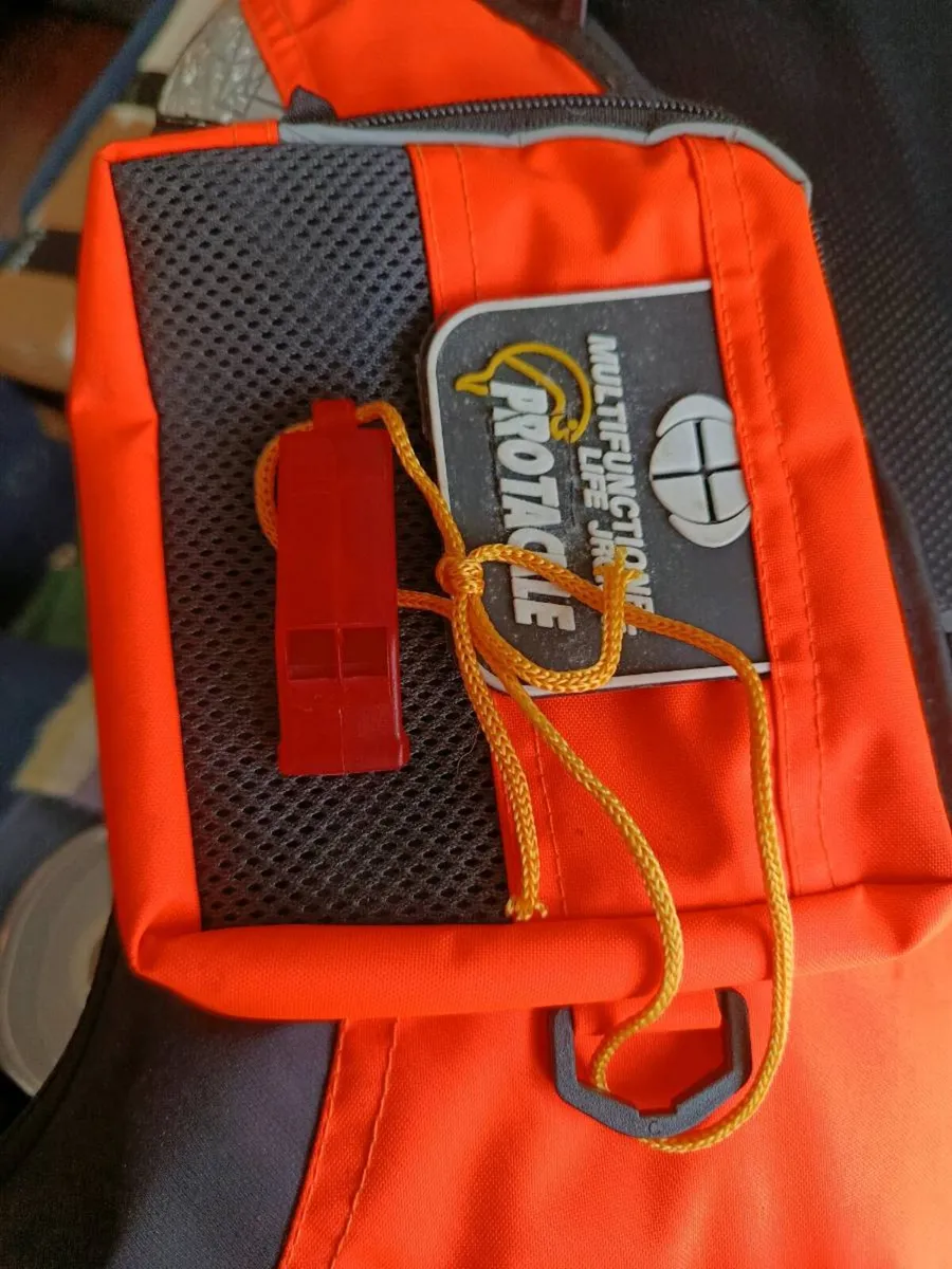 Life jackets - Image 4