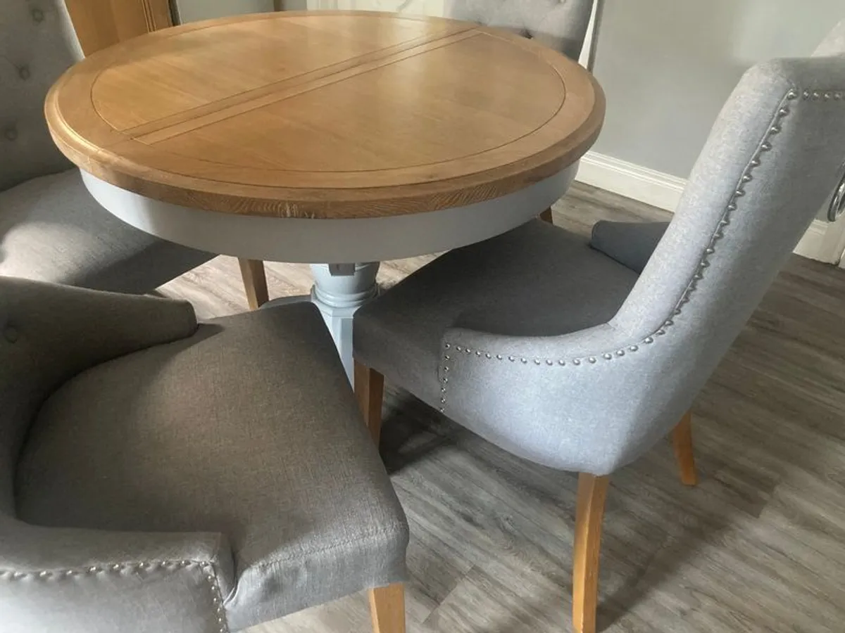Dining table & chairs & stools - Image 1