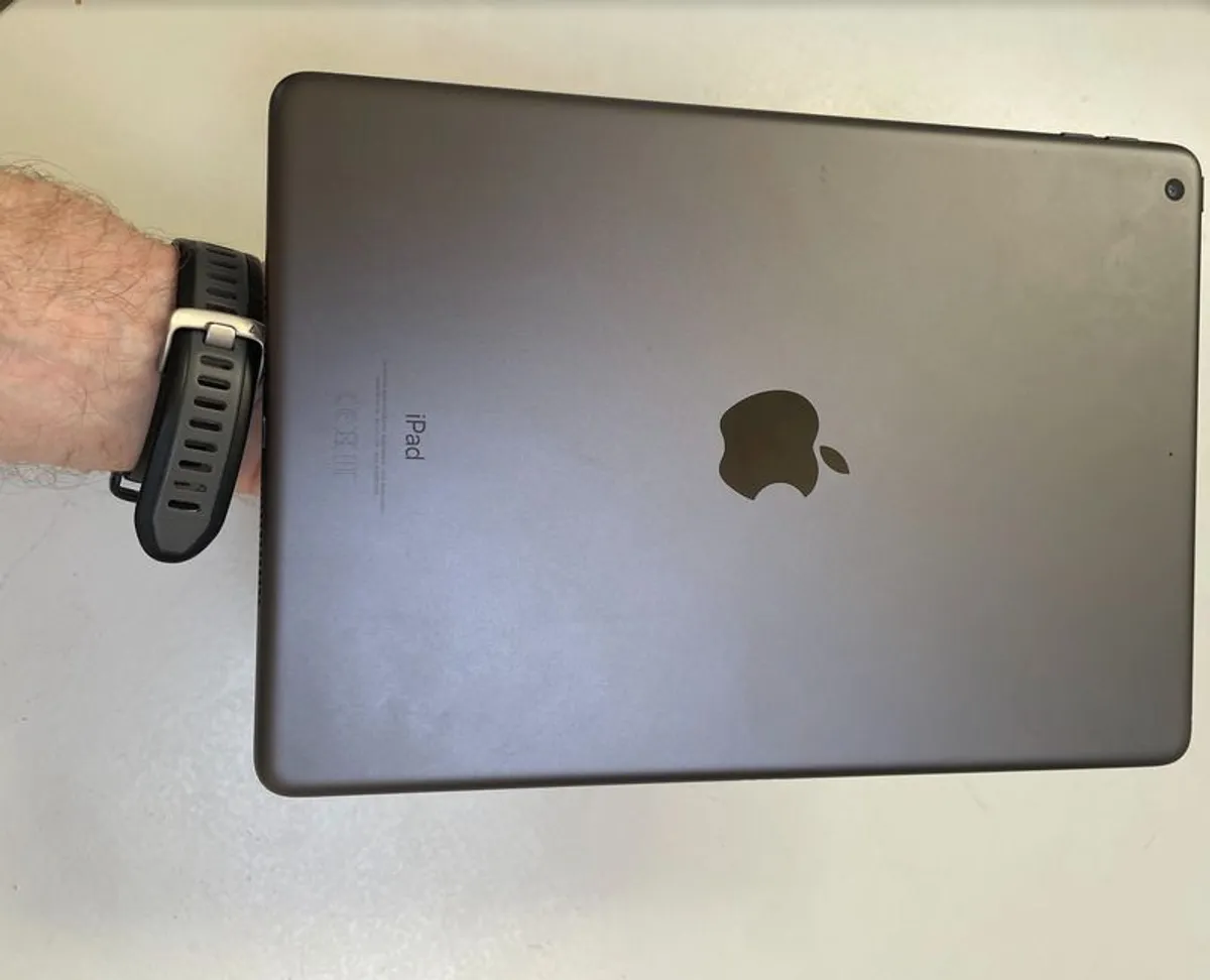 iPad 9th gen 64GB - Image 2