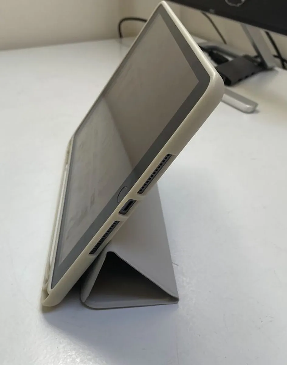 iPad 9th gen 64GB - Image 4