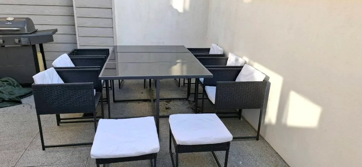 Garden table and chairs - Image 1