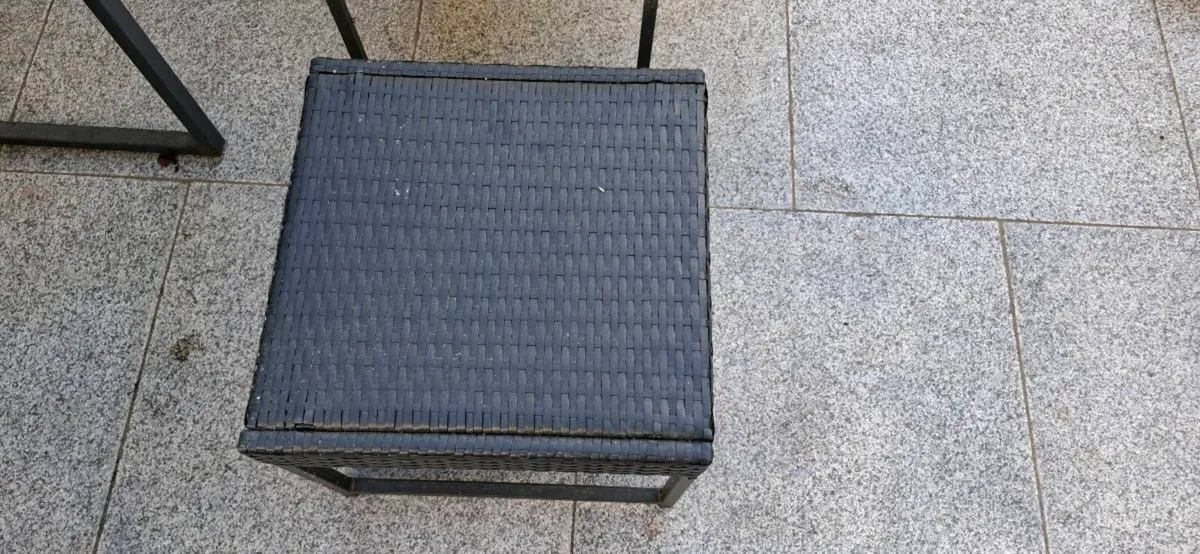 Garden table and chairs - Image 4
