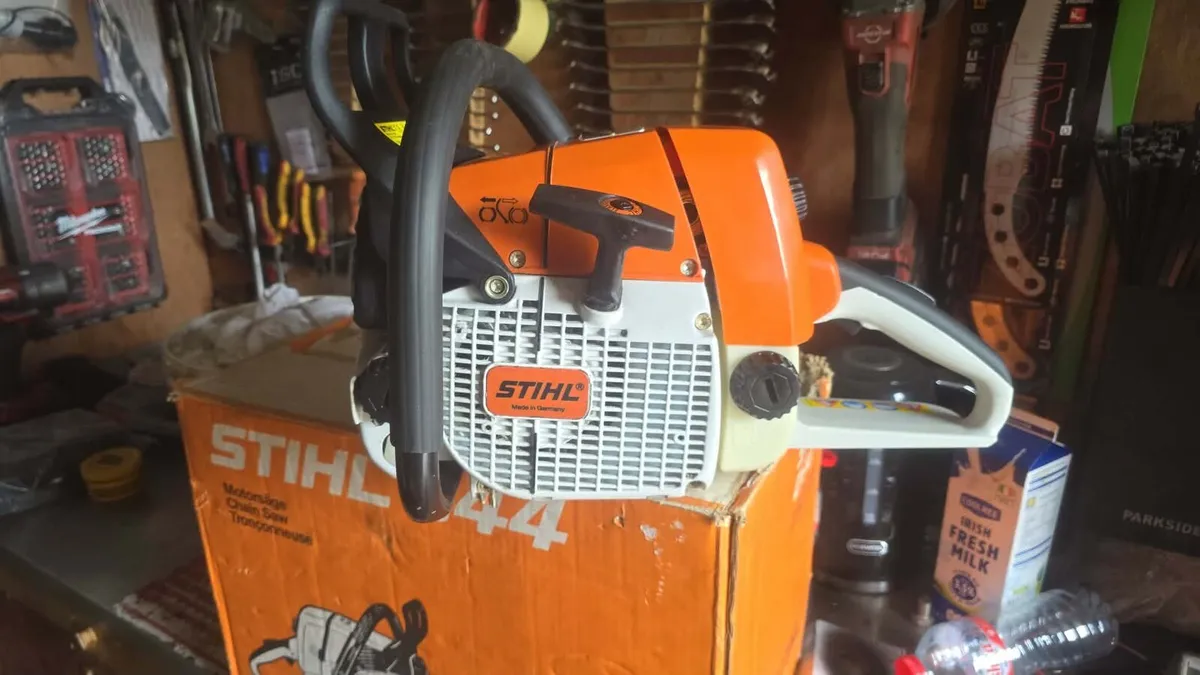 Stihl 044 chainsaw - Image 2