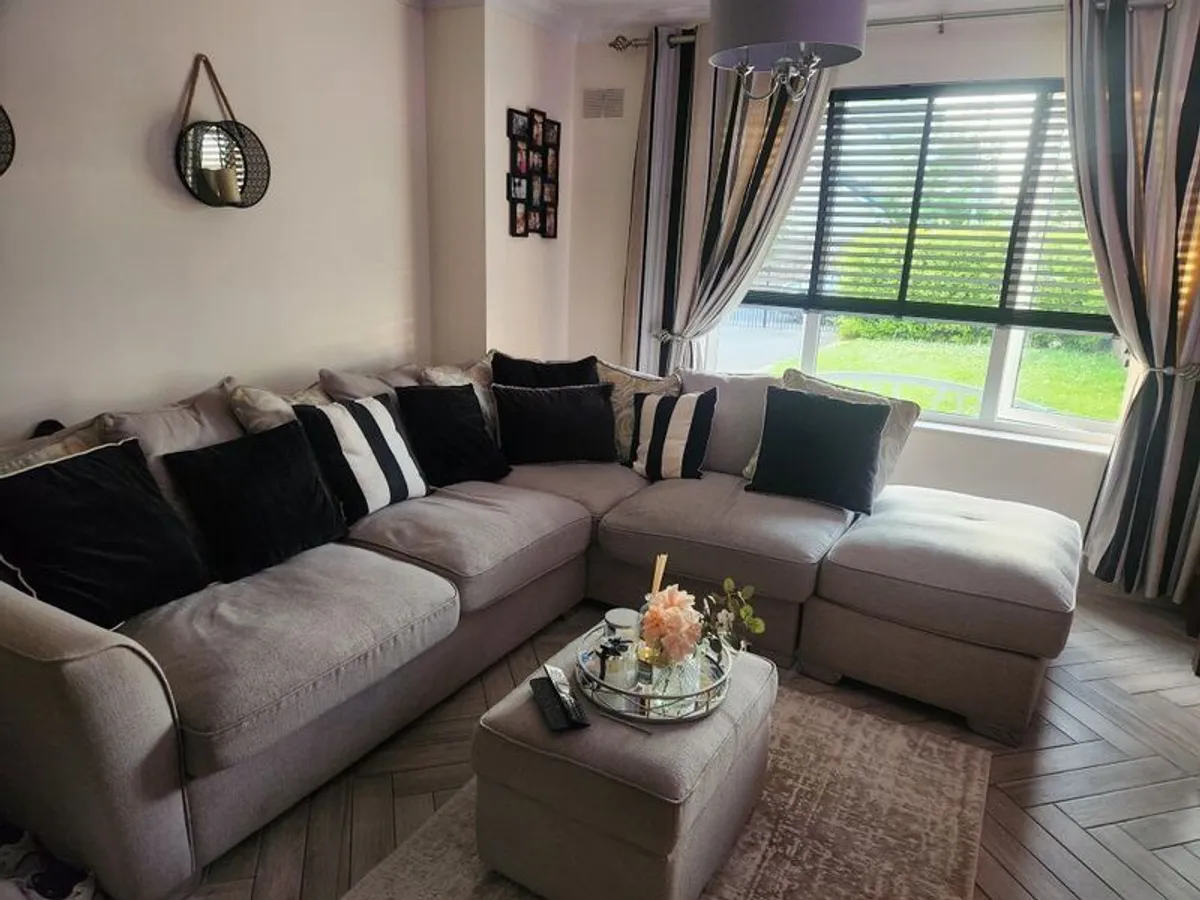Corner sofa & footstool - Image 2