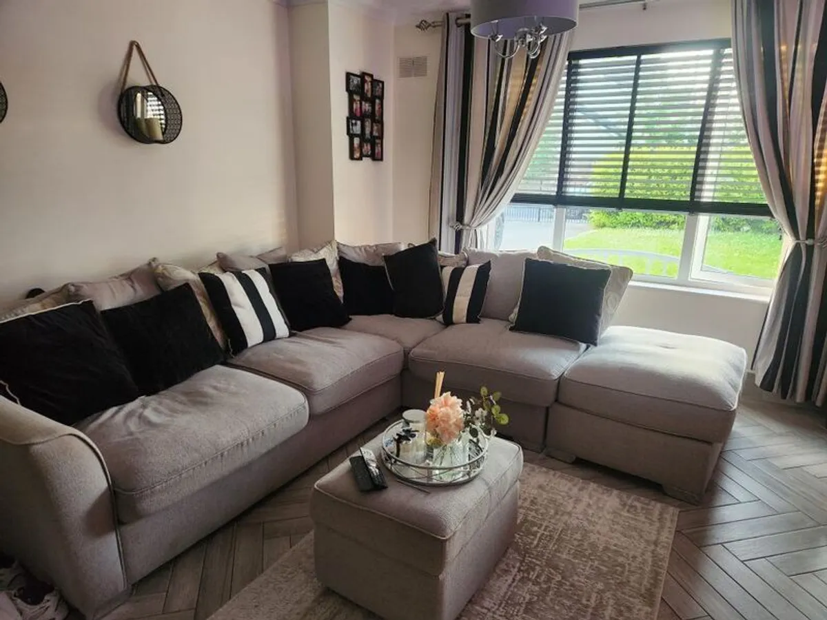 Corner sofa & footstool - Image 3