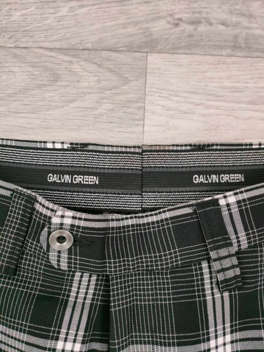 Galvin Green Golf Check Shorts Mens Small W32 - Image 3