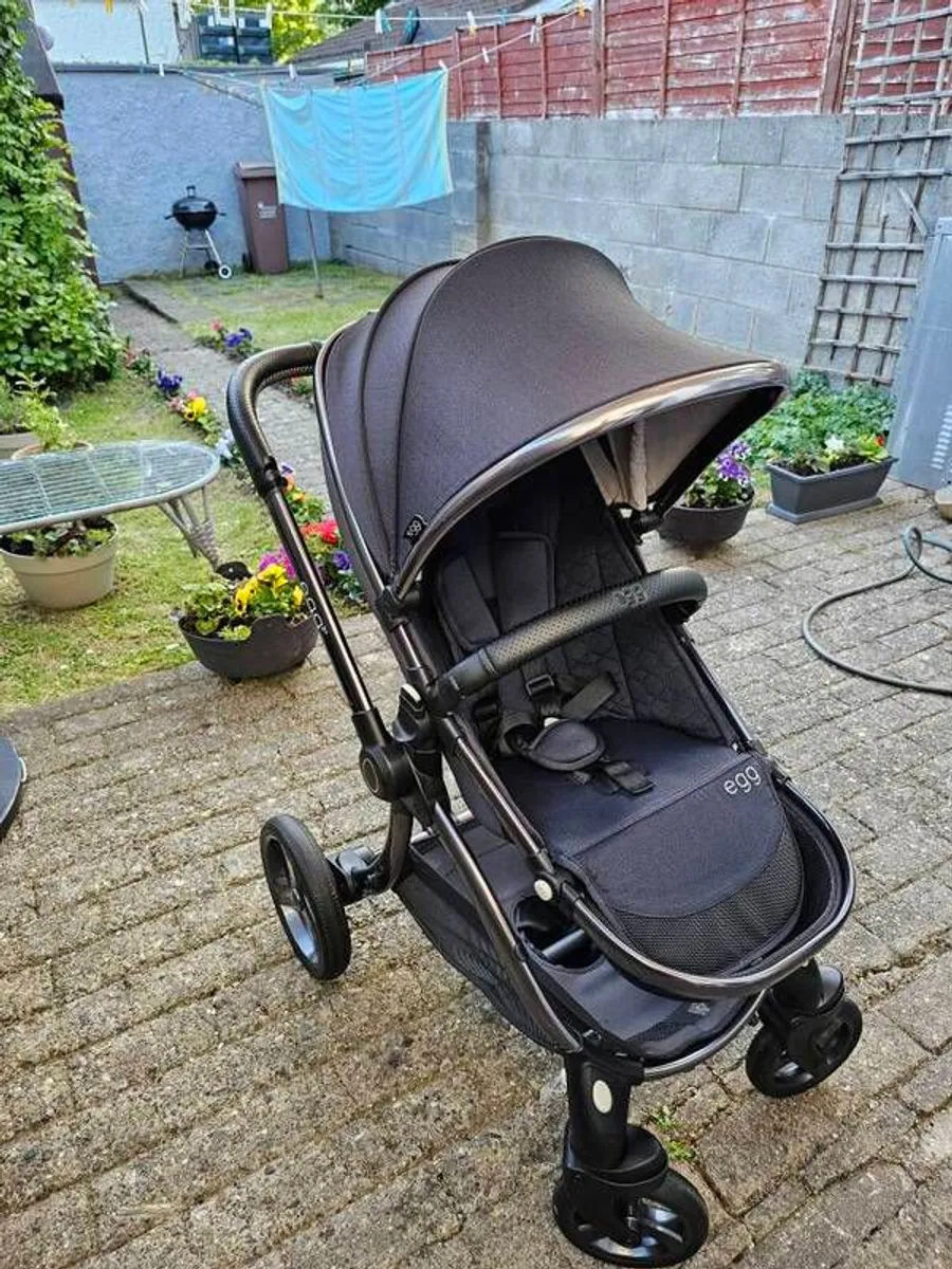 Egg 2 Luxury Special Edition Travel System in Cobalt (Navy) - Image 4