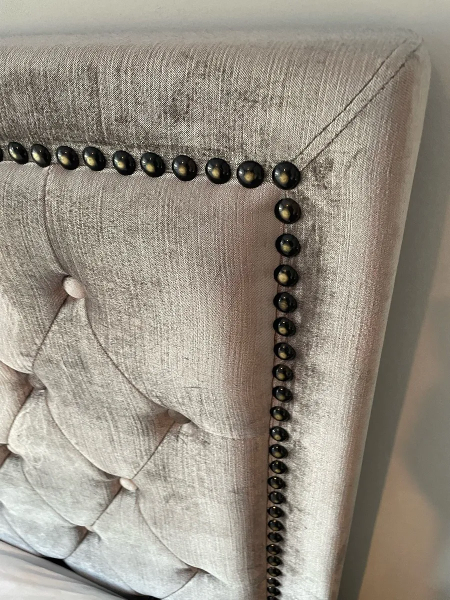 Bed - Image 1