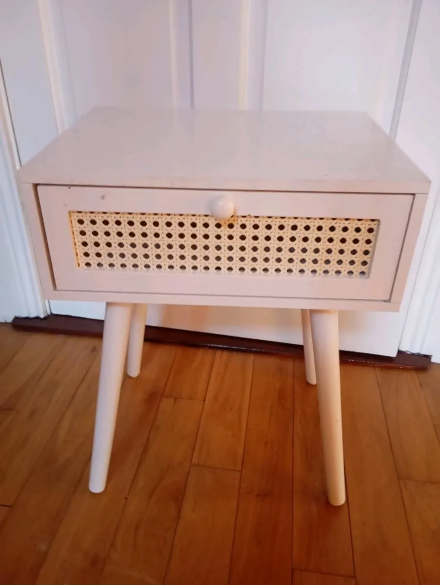 White bedside locker - Image 1