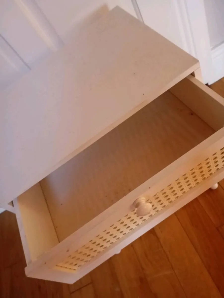 White bedside locker - Image 2