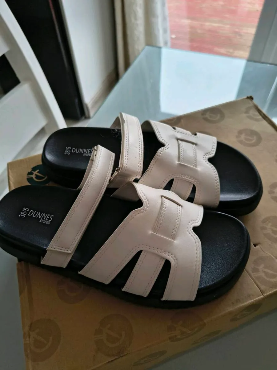 White slider dandals - Image 1