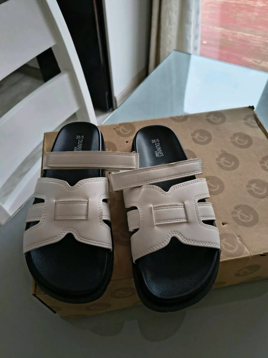 White slider dandals - Image 2