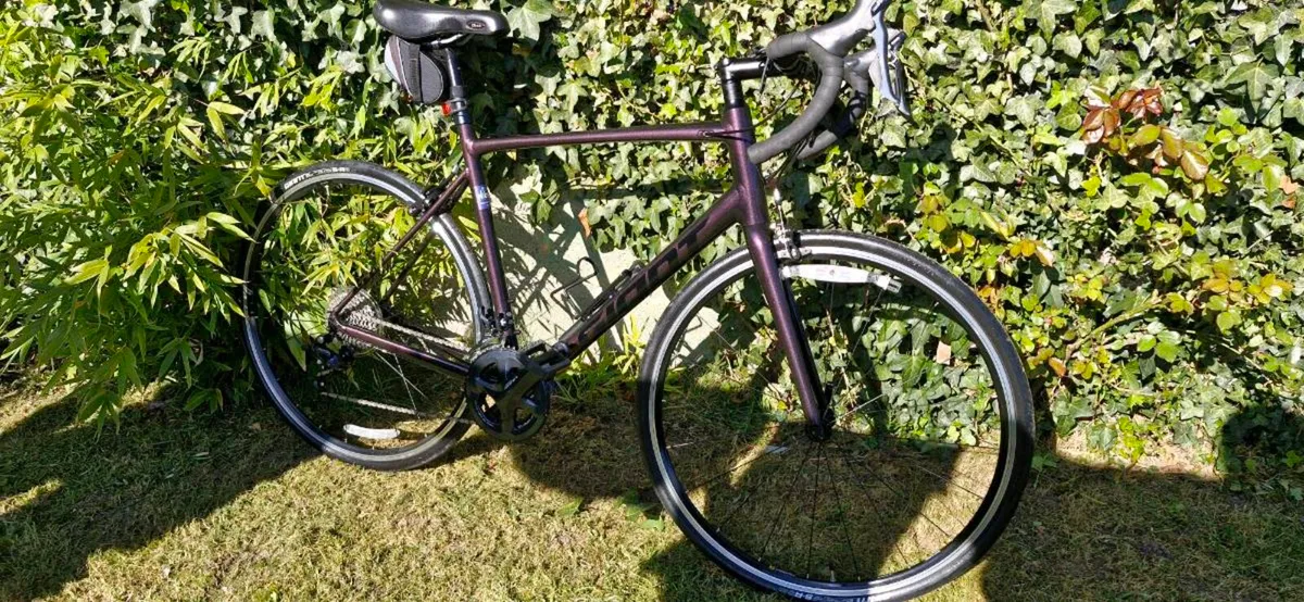 Giant contend 1 like new - Image 1