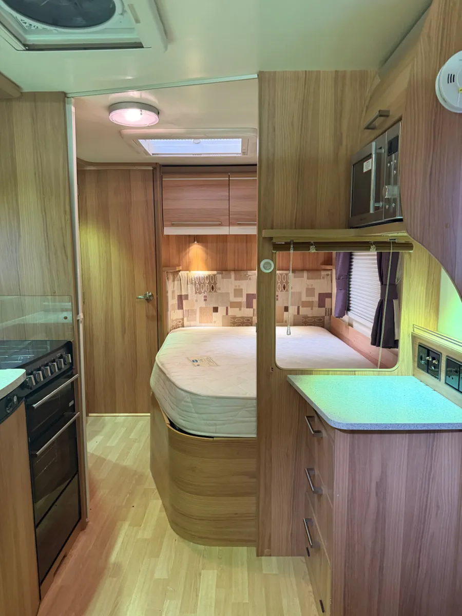 2013 Bailey Unicorn Valencia Fixed bed - Image 2