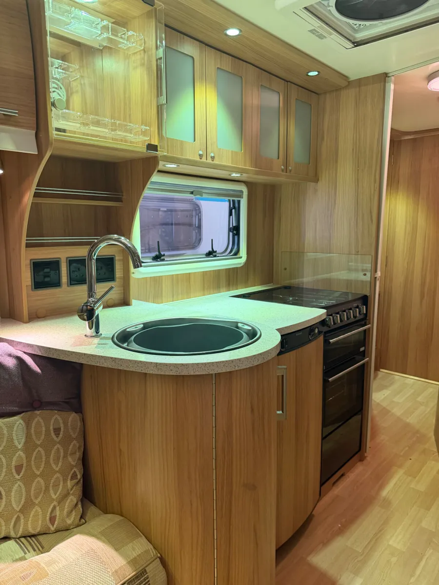 2013 Bailey Unicorn Valencia Fixed bed - Image 3