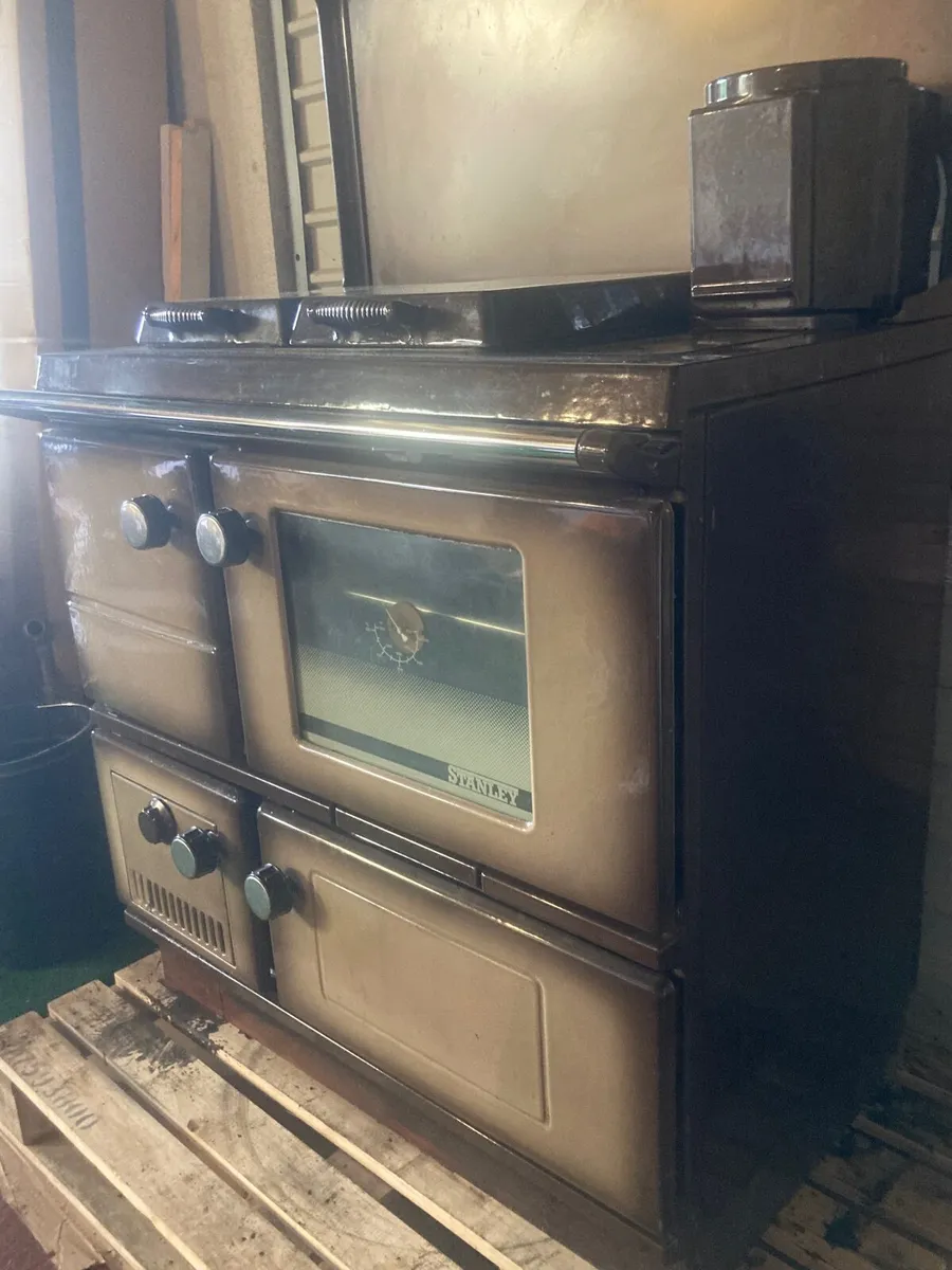 Solid  fuel Super star Stanley range - Image 3