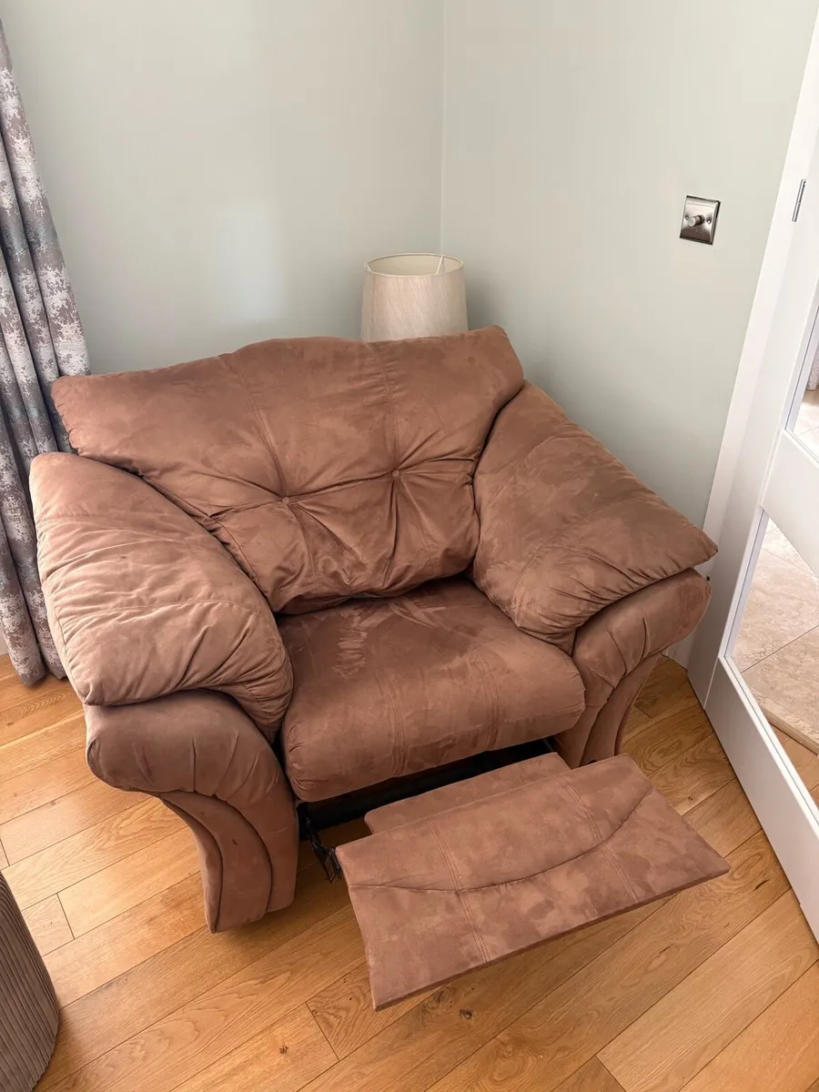 3 Piece Suite - Image 3